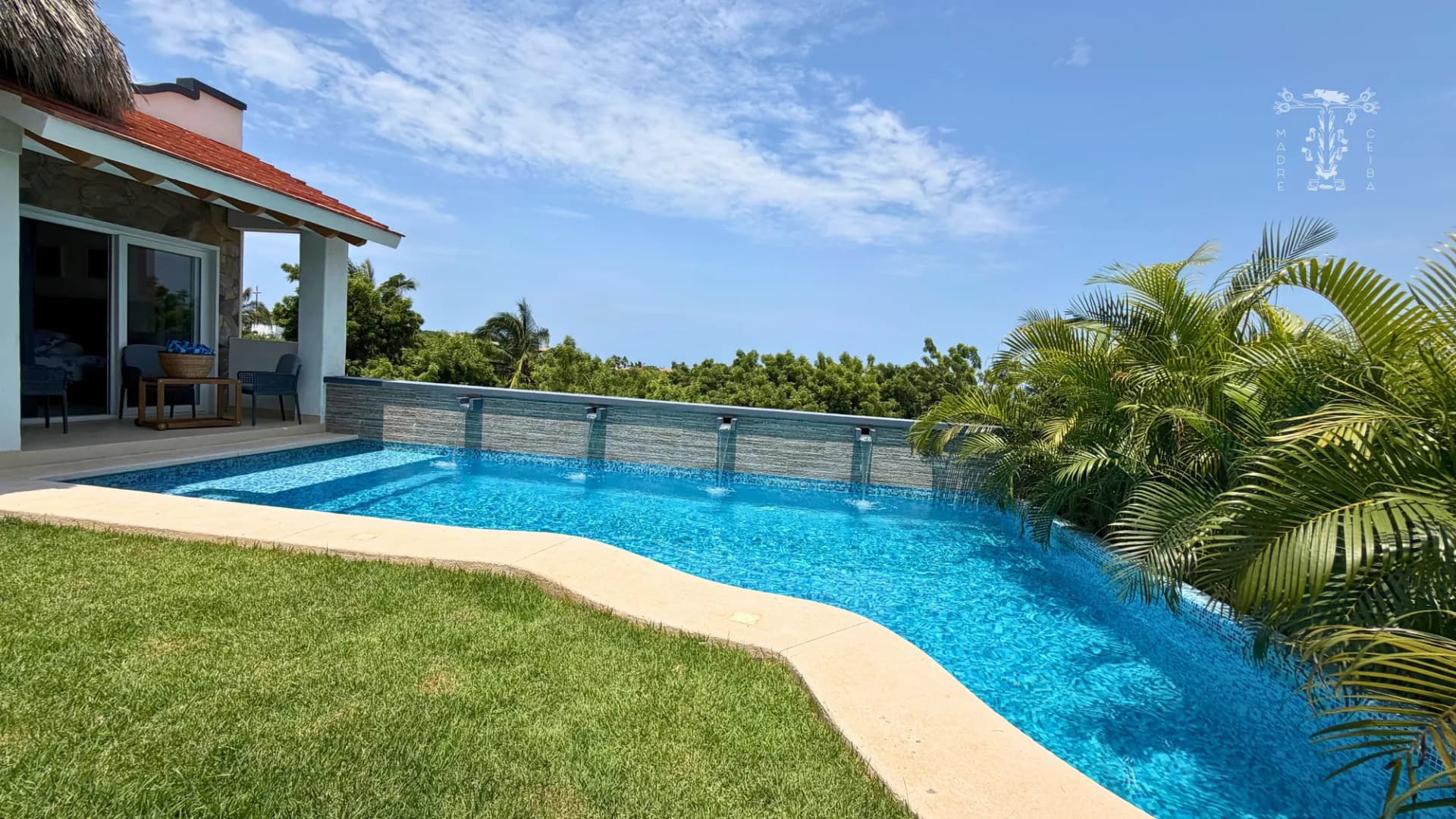 Villa with two independent residences and two pools