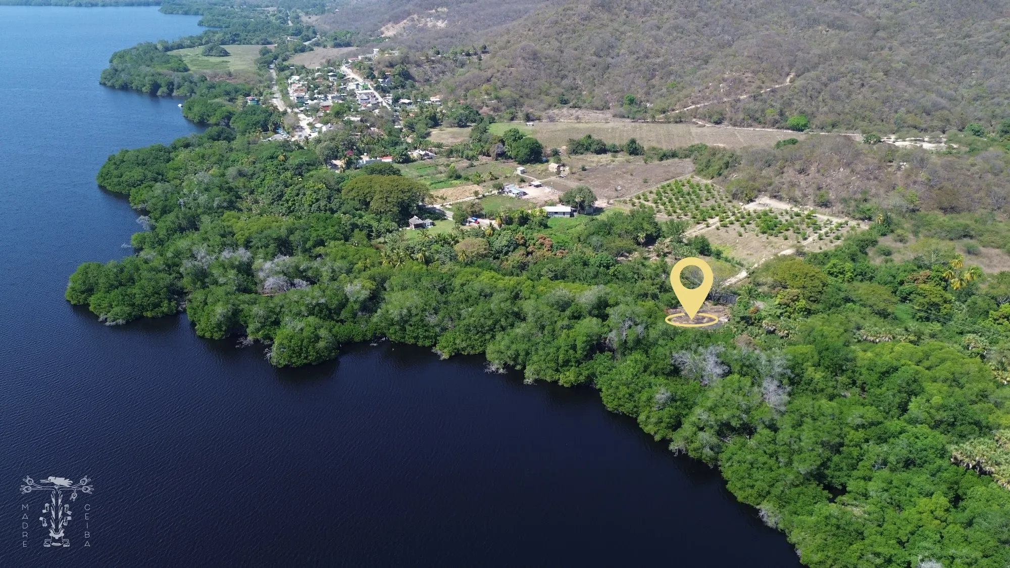 Terreno Laguna Manialtepec - 2