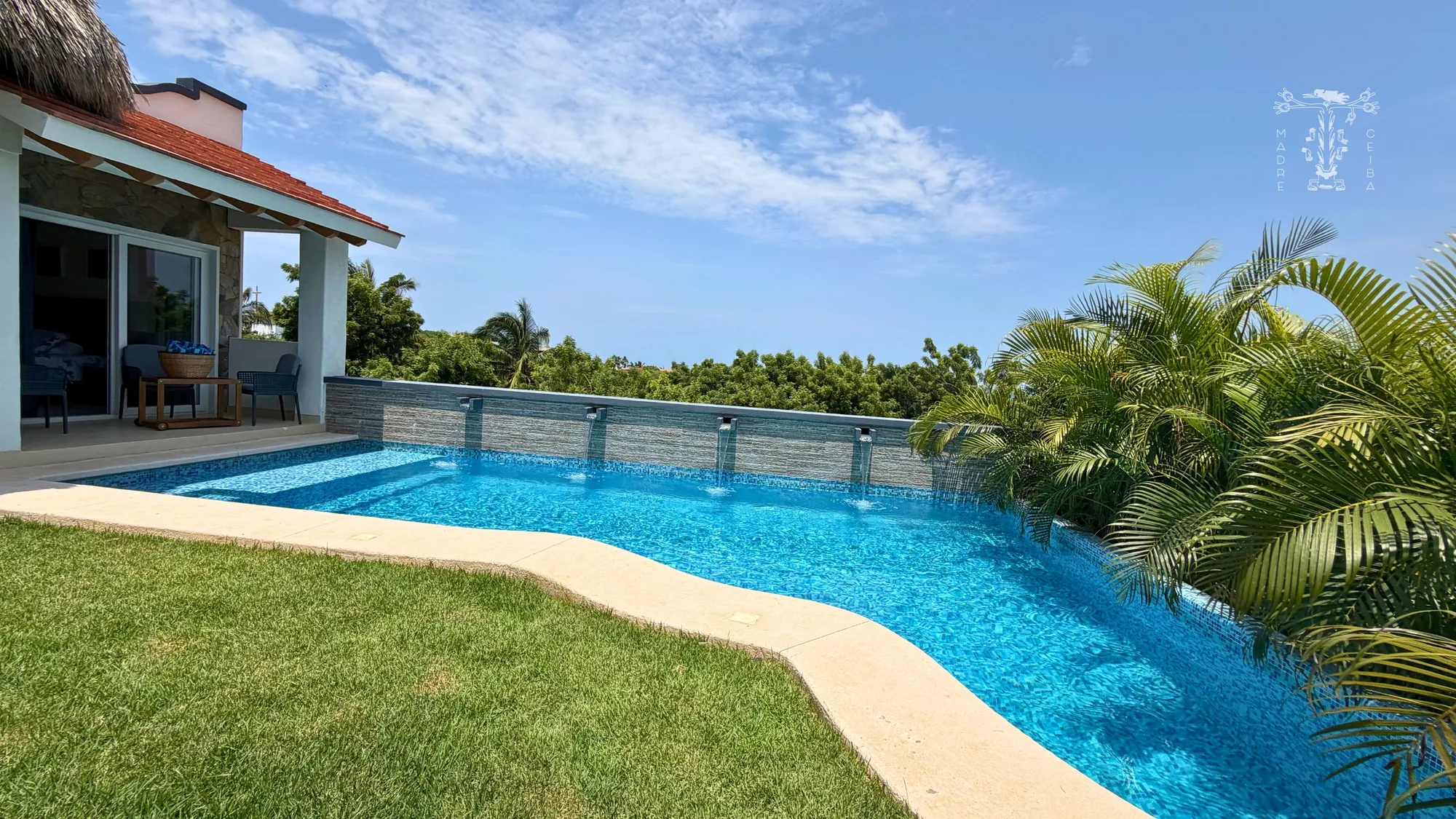 Villa con dos residencias independientes y dos albercas