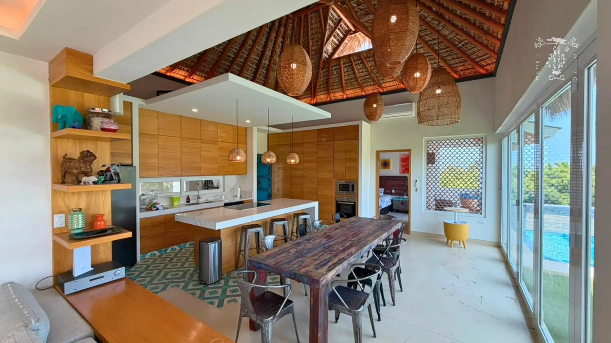 Villa con dos residencias independientes y dos albercas - 2