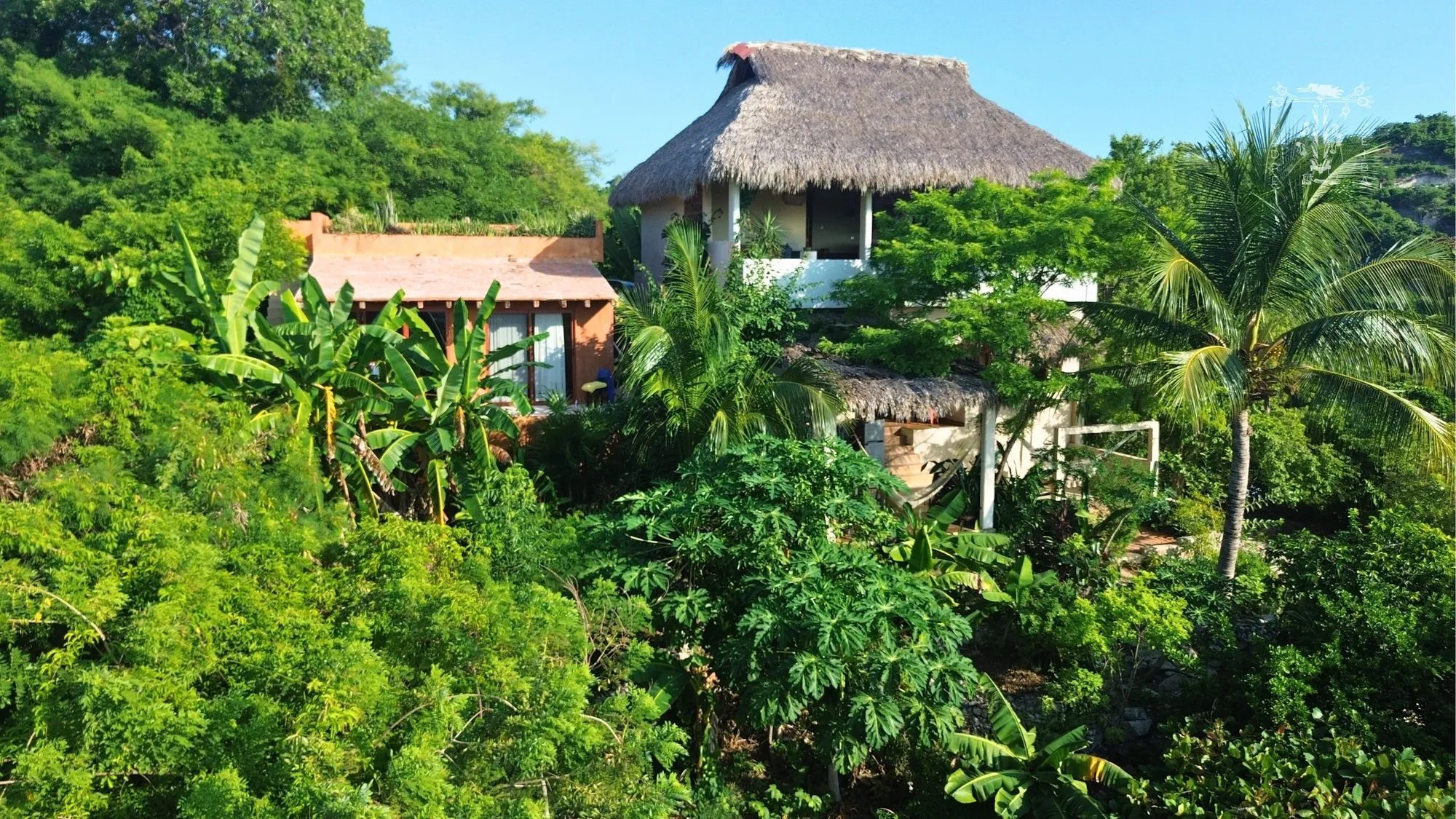 Propiedad Multifamiliar con Vistas Panorámicas en Col. Aeropuerto, Puerto Escondido
